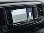 Opel Vivaro-e L2H1 75kWh Autom. 3-Persoons 360°Camera Navi Imperiaal Trekhaak Apple Carplay Android Auto Pdc Cruise Control SOH 88.5% DAB Bluetooth Betonplex Vloer Wandbetimmering Schuifdeur Regen-Lichtsensor 1.000KG Trekgewicht 1e Eigenaar Dealeronderhouden