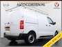 Opel Vivaro-e L2H1 75kWh Autom. 3-Persoons 360°Camera Navi Imperiaal Trekhaak Apple Carplay Android Auto Pdc Cruise Control SOH 88.5% DAB Bluetooth Betonplex Vloer Wandbetimmering Schuifdeur Regen-Lichtsensor 1.000KG Trekgewicht 1e Eigenaar Dealeronderhouden