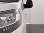 Opel Vivaro-e L2H1 75kWh Autom. 3-Persoons 360°Camera Navi Imperiaal Trekhaak Apple Carplay Android Auto Pdc Cruise Control SOH 88.5% DAB Bluetooth Betonplex Vloer Wandbetimmering Schuifdeur Regen-Lichtsensor 1.000KG Trekgewicht 1e Eigenaar Dealeronderhouden