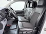 Opel Vivaro-e L2H1 75kWh Autom. 3-Persoons 360°Camera Navi Imperiaal Trekhaak Apple Carplay Android Auto Pdc Cruise Control SOH 88.5% DAB Bluetooth Betonplex Vloer Wandbetimmering Schuifdeur Regen-Lichtsensor 1.000KG Trekgewicht 1e Eigenaar Dealeronderhouden