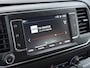Opel Vivaro-e L2H1 75kWh Autom. 3-Persoons 360°Camera Navi Imperiaal Trekhaak Apple Carplay Android Auto Pdc Cruise Control SOH 88.5% DAB Bluetooth Betonplex Vloer Wandbetimmering Schuifdeur Regen-Lichtsensor 1.000KG Trekgewicht 1e Eigenaar Dealeronderhouden