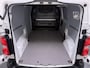 Opel Vivaro-e L2H1 75kWh Autom. 3-Persoons 360°Camera Navi Imperiaal Trekhaak Apple Carplay Android Auto Pdc Cruise Control SOH 88.5% DAB Bluetooth Betonplex Vloer Wandbetimmering Schuifdeur Regen-Lichtsensor 1.000KG Trekgewicht 1e Eigenaar Dealeronderhouden
