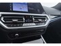 BMW 3-Serie Touring 320e Business Edition Plus | Trekhaak | Panoramadak | CarPlay | Stoelverwarming | Sportstoelen | PDC V+A | NAP