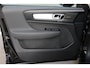 Volvo XC40 B4 Plus Black Edition | Panoramadak | Elektrisch Verstelbare Voorstoelen | Getint Glas Achter | Keyless | Elektrische Achterklep | Premium audio by Harman Kardon | Stoelverwarming | Stuurverwarming | Volvo UX Infotainment | Adaptieve Cruise Control | Pilot Assist | BLIS