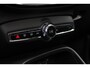 Volvo XC40 B4 Plus Black Edition | Panoramadak | Elektrisch Verstelbare Voorstoelen | Getint Glas Achter | Keyless | Elektrische Achterklep | Premium audio by Harman Kardon | Stoelverwarming | Stuurverwarming | Volvo UX Infotainment | Adaptieve Cruise Control | Pilot Assist | BLIS