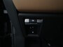 Land Rover Defender 2.0 P300e 110 X-Dynamic HSE Edition | Caraway Windsor Leather Seats | Meridian Surround System | Koelkast middenconsole | Clearsight binnenspiegel |