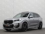 BMW X1 18i M-Sport | Panorama | Sportstoelen | Keyless-Entry | Sfeerverlichting | Achteruitrij-Camera | 3x op voorraad! | Carplay | Full-LED | Black-Optic | Getint Glas | Stoelverwarming | Draadloos Laden |
