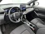 Toyota Corolla Cross Hybrid 200 Style | BTW voertuig | Dodehoek detectie | Stoel+stuurverwarming | Parkeersensoren voor+achter | Elektrische achterklep | Draadloze telefoonlader | Trekhaak | Apple CarPlay/Android auto |