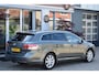 Toyota Avensis Wagon 2.0 VVTi Executive Business Bomvol! Leer | Camera | Trekhaak | el.stoelen | Stoelverwarming