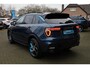 Lynk & Co 01 1.5 MY23! 6.6KWh! ZWARTE-HEMEL ROLHOES MY23 360-CAMERA PANO/SCHUIF INFINITY DAB NAVI CARPLAY STOELVERWARMING ELEK.ACHTERKLEP 20"LMV