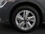 Volkswagen Golf Variant 1.5 eTSI Life Edition 116 pk Automaat (DSG) | Navigatie | Trekhaak (wegklapbaar) | Parkeersensoren | Adaptieve cruise control | Stoel/stuur verwarming | Autom. airco (3 zones) |