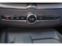 Volvo XC60 T6 Recharge AWD Plus Dark - Panorama/schuifdak - IntelliSafe Assist & Surround - 360º camera - Verwarmde voorstoelen, stuur & achterbank - Parkeersensoren voor & achter - Elektr. bedienb. voorstoelen met geheugen - Draadloze tel. lader - Semi elektr. inklapbare trekhaak - 21' LMV