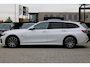 BMW 3-Serie Touring 330e High Executive M-SPORT SHADOW PANORAMADAK MEMORY 360-CAMERA KEY-LESS CARPLAY TREKHAAK