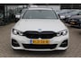 BMW 3-Serie Touring 330e High Executive M-SPORT SHADOW PANORAMADAK MEMORY 360-CAMERA KEY-LESS CARPLAY TREKHAAK