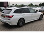 BMW 3-Serie Touring 330e High Executive M-SPORT SHADOW PANORAMADAK MEMORY 360-CAMERA KEY-LESS CARPLAY TREKHAAK