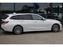 BMW 3-Serie Touring 330e High Executive M-SPORT SHADOW PANORAMADAK MEMORY 360-CAMERA KEY-LESS CARPLAY TREKHAAK