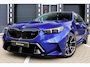 BMW M5 5-Serie Touring (g61) 728pk xDrive | Marina Bay Blue | Bowers & Wilkins | Carbon | Trekhaak | M Drive Prof |