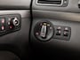 Volkswagen Touran 1.2 TSI Sport 7 Persoons (NAVIGATIE, CLIMATE, GETINT GLAS, SPORTSTOELEN, PARKEERSENSOREN, CRUISE, NIEUWE APK, NIEUWSTAAT)