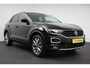 Volkswagen T-Roc 1.5 TSI 150pk DSG Style Navigatie Apple Carplay Android Auto Camera Parkeersensoren Adaptive Cruise Control Stoelverwarming Climate Control Lichtmetalen velgen