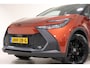 Toyota C-HR / C-HR+ 2.0 Plug-in Hybrid 220 Dynamic, Zwarte 18" inch velgen & Logo's, Oranje Accenten en Remklauwen, Stuur & Stoelverwarming!