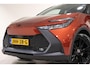 Toyota C-HR / C-HR+ 2.0 Plug-in Hybrid 220 Dynamic, Zwarte 18" inch velgen & Logo's, Oranje Accenten en Remklauwen, Stuur & Stoelverwarming!