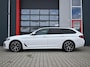 BMW 5-Serie Touring 530e M-Sport xDrive High Executive | M Seats | Pano | 360 | H&K | Leder | Carplay | Memory | Laser LED | Ambient+ | Keyless | Head-Up | Trekhaak | ACC | Lane Assist | Active Steering