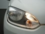 Volkswagen Up! 1.0 High Up! BlueMotion - RIJKLAARPRIJS - All Seasonbanden - Cruise Control - Navigatiesysteem - Lichtmetalen velgen