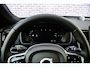 Volvo XC90 2.0 T8 Plug-in hybrid AWD Ultra Black Edition Executive | Gratis trekhaak | Luchtvering | Heico Bodykit | Bowers & Wilkins Premium Audio | Adaptieve Cruise Control | Elektr. schuif-\-kanteldak | 360 Camera | Extra getint glas | Gelamineerde ramen | Geventileerde voorstoelen | Stoelverwarming | Stoelmassage | Verwarmd stuurwiel | Google Services | Head-up display | Alcantara hemelbekleding | 22" Lichtmetalen velgen |