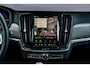 Volvo V90 2.0 T8 Plug-in hybrid AWD Ultra Executive Edition | Bowers & Wilkins Audio | Luchtvering | Lichtmetalen Velgen 20 inch | Massage & Ventilatie | Head-up Display | Panoramadak | Keyless Entry | Elektrische Achterklep | BLIS | Cruise Control Adaptief | Navigatie |
