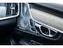 Volvo V90 2.0 T8 Plug-in hybrid AWD Ultra Executive Edition | Bowers & Wilkins Audio | Luchtvering | Lichtmetalen Velgen 20 inch | Massage & Ventilatie | Head-up Display | Panoramadak | Keyless Entry | Elektrische Achterklep | BLIS | Cruise Control Adaptief | Navigatie |