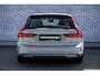 Volvo V90 2.0 T8 Plug-in hybrid AWD Ultra Executive Edition | Bowers & Wilkins Audio | Luchtvering | Lichtmetalen Velgen 20 inch | Massage & Ventilatie | Head-up Display | Panoramadak | Keyless Entry | Elektrische Achterklep | BLIS | Cruise Control Adaptief | Navigatie |