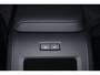 Volvo V60 B4 197pk Essential Edition - Intellisafe Assist/Surround - LED-koplampen - Google Infotainment - Parkeersensoren voor & achter - Parkeercamera achter - Verwarmbare voorstoelen & achterbank - Verwarmbaar stuurwiel - 18' velgen