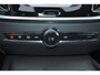 Volvo V60 B4 197pk Essential Edition - Intellisafe Assist/Surround - LED-koplampen - Google Infotainment - Parkeersensoren voor & achter - Parkeercamera achter - Verwarmbare voorstoelen & achterbank - Verwarmbaar stuurwiel - 18' velgen