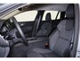 Volvo V60 B4 197pk Essential Edition - Intellisafe Assist/Surround - LED-koplampen - Google Infotainment - Parkeersensoren voor & achter - Parkeercamera achter - Verwarmbare voorstoelen & achterbank - Verwarmbaar stuurwiel - 18' velgen