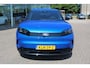 Ford Capri Premium Extended Range RWD 77 kWh Fabrieksgarantie t/m 05-06-2029 ! Autm. airco, warmtepomp, side assist, adapt. cruise cntrl, camera v+a, stoel- en stuurwiel verw., lederen int., metallic lak, elektr. achterklep, navigatie, telefoonvoorb. etc