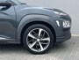 Hyundai Kona 1.0T Premium / Trekhaak (1.200KG) / Cruise Control / Stuur-, Stoelverwarming / Apple Carplay&Android Auto / Navigatie / Airco / Sportief Interieur /
