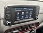 Hyundai Kona 1.0T Premium / Trekhaak (1.200KG) / Cruise Control / Stuur-, Stoelverwarming / Apple Carplay&Android Auto / Navigatie / Airco / Sportief Interieur /