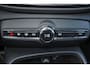 Volvo XC40 B4 Plus Black Edition - Panoramisch schuif-/kanteldak - Elektr. verstelbare voorstoelen, links met geheugen - IntelliSafe Assist & Surround - Harman Kardon audio - Verwarmde voorstoelen & stuur - Parkeersensoren voor & achter - Parkeercamera achter - Draadloze tel. lader - Extra getint glas - 20' LMV - Google Maps geïntegreerd - Apple®CarPlay