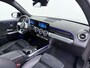 Mercedes-Benz GLB 200 AMG Premium Plus | Panorama - Schuifdak | Trekhaak | Memory Seats | Multibeam LED Koplampen | Sfeerverlichting | DAB+ Radio | Stoelverwarming Voor | Achteruitrij Camera