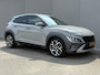 Hyundai Kona 1.6 GDI HEV Fashion / Fabrieksgarantie t/m 03-2027 / Volledig Onderhouden / Navigatie / Apple Carplay/Android Auto / Achteruitrijcamera / KRELL Audio /