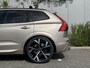 Volvo XC60 2.0 T8 Plug-in hybrid AWD Ultra Black Edition | Heico Body Kit | Heico Selected Level | 22' | Spacers V+A | Gelamineerd Glas | Bowers & Wilkins | Stoelmassage & Ventilatie |