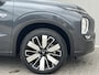 Mitsubishi Outlander 2.4 PHEV Instyle / 8 jaar Fabrieksgarantie / Trekhaak (1.600KG) / Panoramadak / Elektr. Voorstoelen Met Geheugen / Stoel Verwarming Voor & Achter / Stuur & Voorruit Verwarming / Elektr. Achterklep / Apple Carplay & Android Auto / Navigatie / Airco / Dodehoek Detectie /