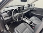 Mitsubishi Outlander 2.4 PHEV Instyle / 8 jaar Fabrieksgarantie / Trekhaak (1.600KG) / Panoramadak / Elektr. Voorstoelen Met Geheugen / Stoel Verwarming Voor & Achter / Stuur & Voorruit Verwarming / Elektr. Achterklep / Apple Carplay & Android Auto / Navigatie / Airco / Dodehoek Detectie /