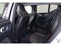 Volvo XC40 B3 Plus Dark - IntelliSafe Assist & Surround - 360º Camera - Harman/Kardon audio - Verwarmde voorstoelen & stuur - Parkeersensoren voor & achter - Elektr. bedienb. voorstoelen met geheugen links - Draadloze tel. lader - Standkachel - Extra getint glas - 18' LMV