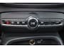Volvo XC40 B3 Plus Dark - IntelliSafe Assist & Surround - 360º Camera - Harman/Kardon audio - Verwarmde voorstoelen & stuur - Parkeersensoren voor & achter - Elektr. bedienb. voorstoelen met geheugen links - Draadloze tel. lader - Standkachel - Extra getint glas - 18' LMV