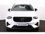 Volvo XC40 B3 Plus Dark - IntelliSafe Assist & Surround - 360º Camera - Harman/Kardon audio - Verwarmde voorstoelen & stuur - Parkeersensoren voor & achter - Elektr. bedienb. voorstoelen met geheugen links - Draadloze tel. lader - Standkachel - Extra getint glas - 18' LMV
