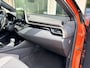 Toyota C-HR / C-HR+ 2.0 Hybrid Launch Edition 32.000 K.M. Two Tone/Lederen bekl./Cruise contr. adapt./Dode hoek detect./Elektr. verstb. stoel/Autom. airco/JBL Audio Premium/Verw. inklpb. buitensp./Navigatie full Map/ Keyless entry+Start/LM 18 Inch