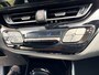 Toyota C-HR / C-HR+ 2.0 Hybrid Launch Edition 32.000 K.M. Two Tone/Lederen bekl./Cruise contr. adapt./Dode hoek detect./Elektr. verstb. stoel/Autom. airco/JBL Audio Premium/Verw. inklpb. buitensp./Navigatie full Map/ Keyless entry+Start/LM 18 Inch