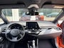 Toyota C-HR / C-HR+ 2.0 Hybrid Launch Edition 32.000 K.M. Two Tone/Lederen bekl./Cruise contr. adapt./Dode hoek detect./Elektr. verstb. stoel/Autom. airco/JBL Audio Premium/Verw. inklpb. buitensp./Navigatie full Map/ Keyless entry+Start/LM 18 Inch