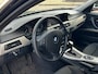 BMW 3-Serie Touring 320i Luxury Line - Navi - PDC - LM